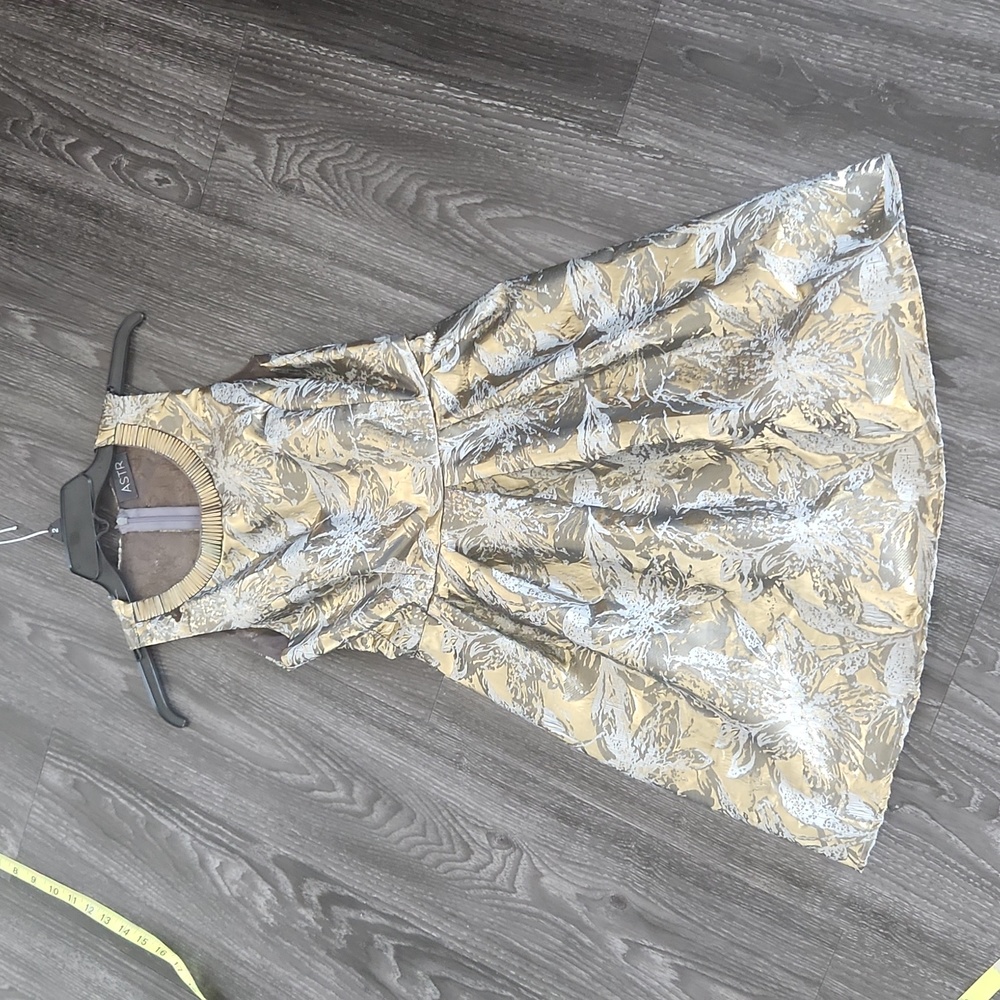 astr gold mini dress | Dresses | Astr Metallic Skater Cirle Small Golda dress